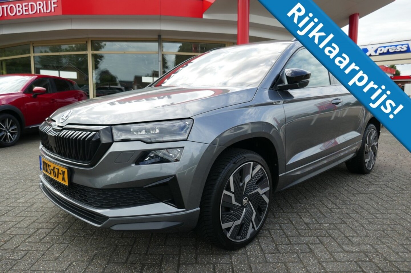 Skoda Karoq - 1.5 TSI SPORTL. BUS.  150 PK NIEUW MODEL/CAMERA/MATRIX LED/PANODAK - AutoWereld.nl