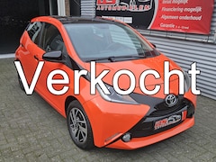 Toyota Aygo - 1.0 VVT-i x-play UNIEK SPECIALE UITVOERING *VOLLEDER- CAMERA-ARCO ELECTR.RAMEN FULL OPTION
