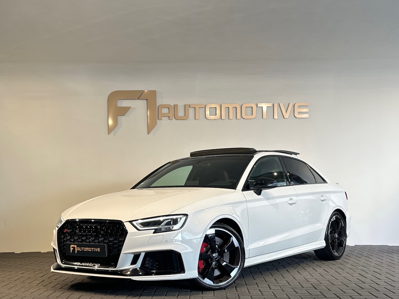 Audi RS3 - Limousine 2.5 TFSI quattro Pano|RS Seat|B&O|Keyless - AutoWereld.nl