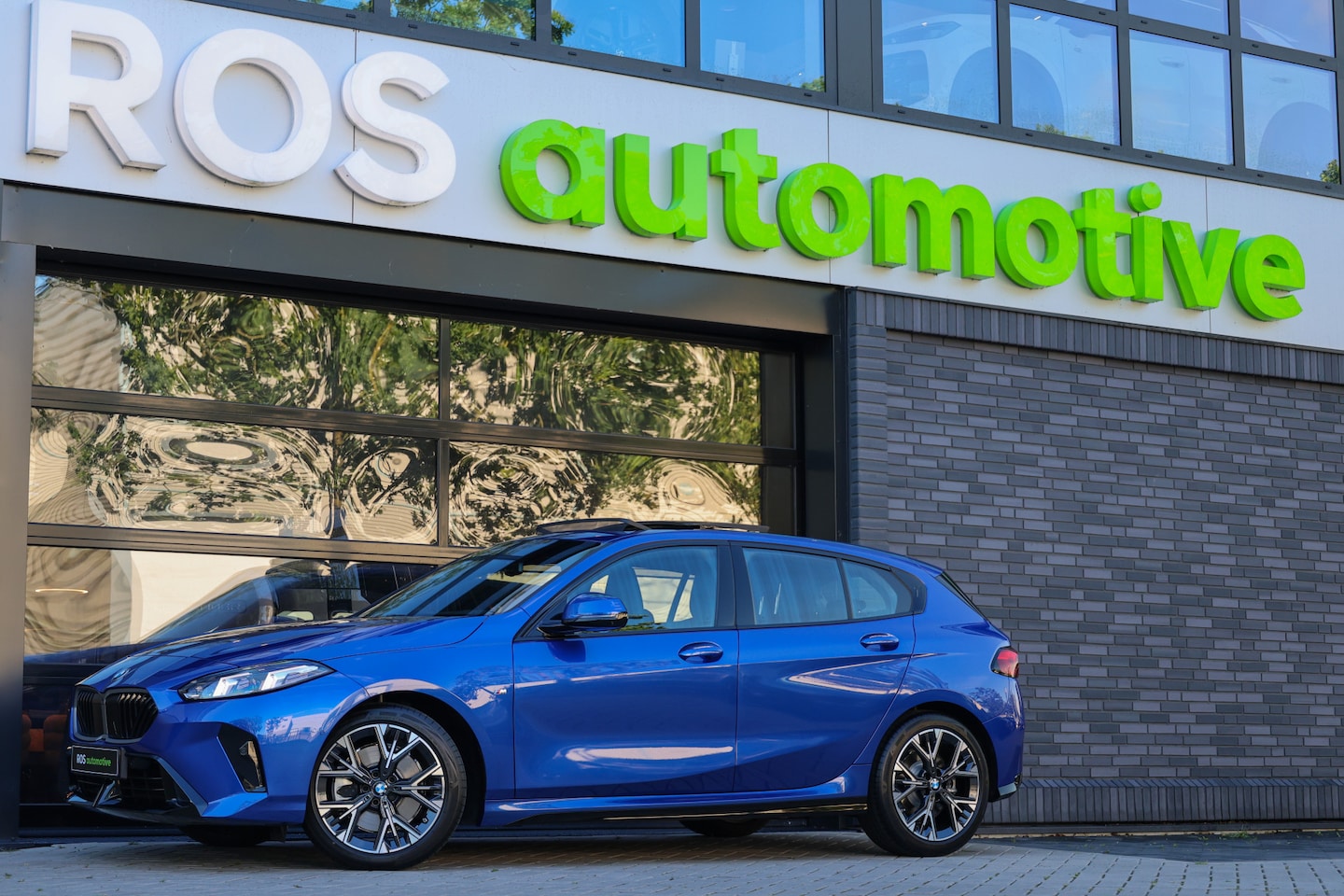 BMW 1-serie - 123 xDrive | VOL! | M-SPORT | PANO | MEMORY | HUD | H/K | 360 | KEYLESS | - AutoWereld.nl