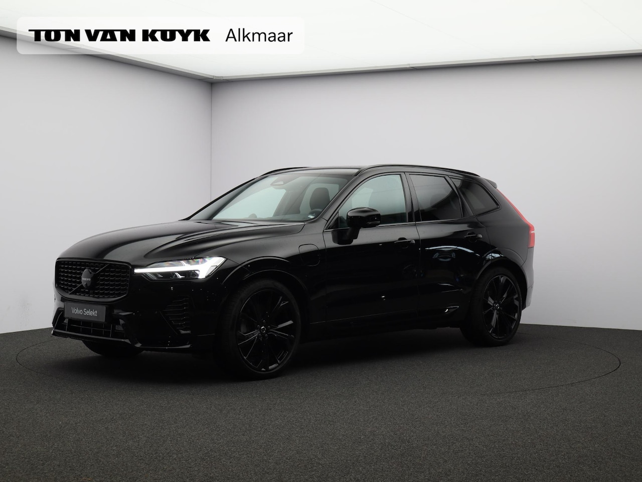 Volvo XC60 - 2.0 T8 Plug-in hybrid AWD Ultra Black Edition / Trekhaak / Luchtvering / Head-Up Display / - AutoWereld.nl