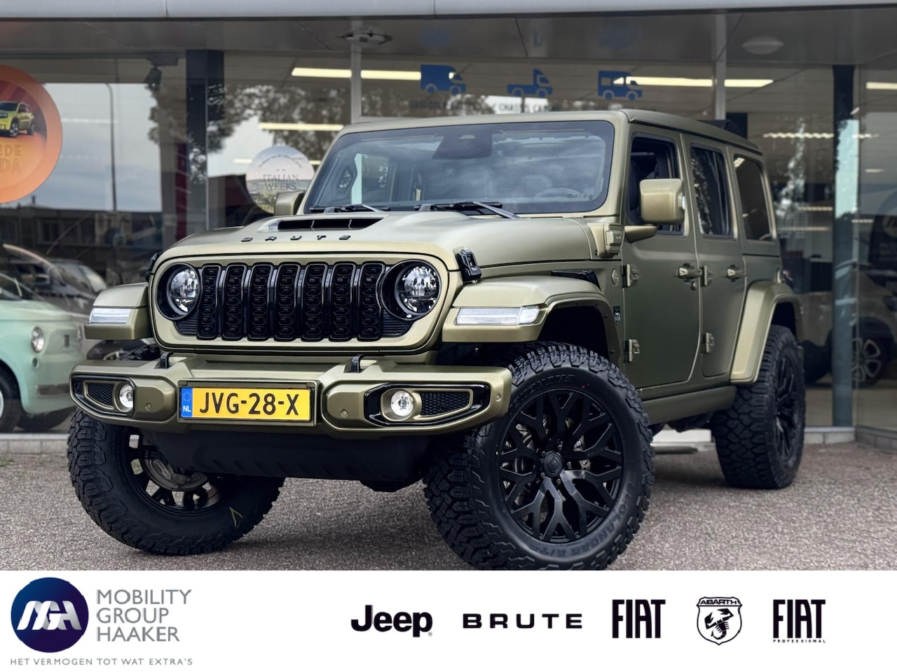Jeep Wrangler Unlimited - 4xe 380 Sahara | BRUTE | Lamborghini Verde Gea | BRASS | - AutoWereld.nl