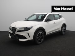 Alfa Romeo Junior - Elettrica 54 kWh | Direct Rijden | Apple Carplay & Android Auto | Parkeersensoren Achter |