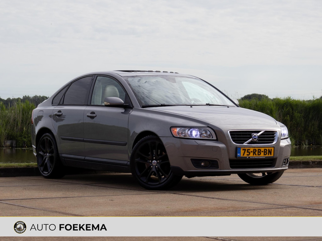 Volvo S40 - 2.4 Momentum Pano Stoelverwarming Leder - AutoWereld.nl
