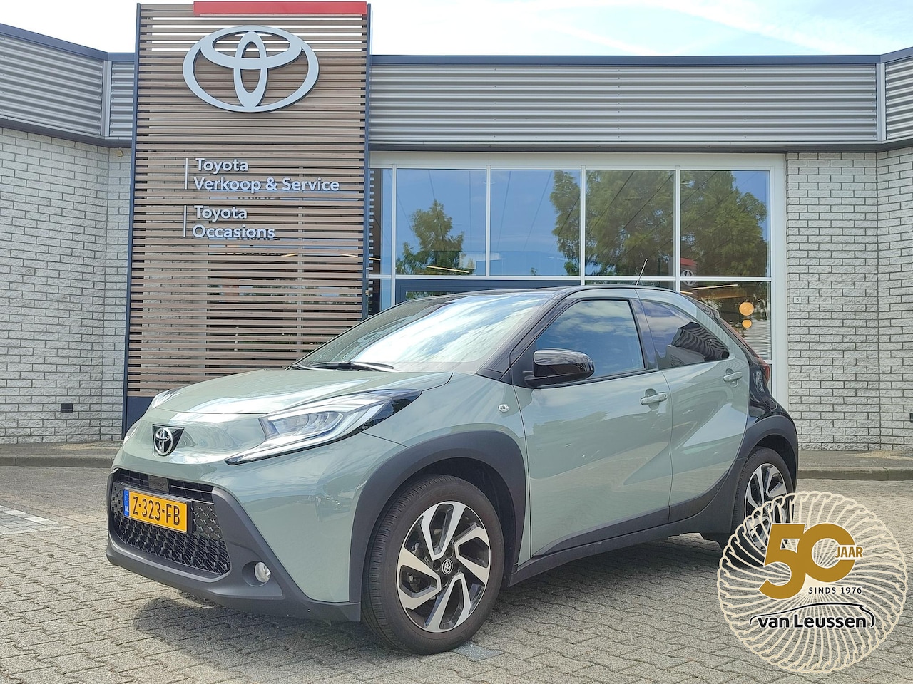Toyota Aygo X - PULSE NL-AUTO 1E-EIG CLIMA CAMERA APPLE/ANDROID LED PRIVACY GLASS 17'' LM-VELGEN AD-CRUISE - AutoWereld.nl
