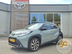 Toyota Aygo X - PULSE NL-AUTO 1E-EIG CLIMA CAMERA APPLE/ANDROID LED PRIVACY GLASS 17'' LM-VELGEN AD-CRUISE