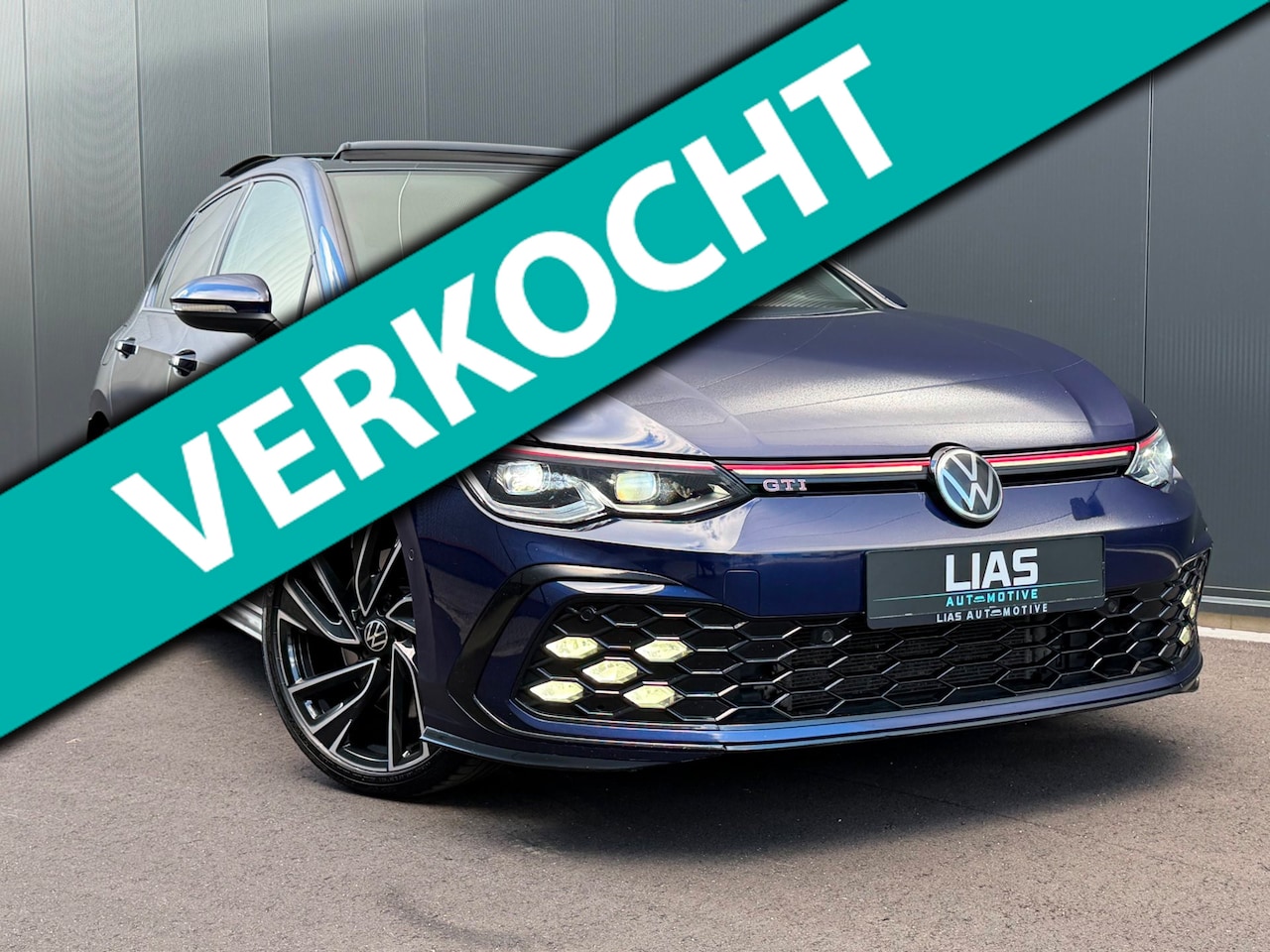 Volkswagen Golf - 2.0 GTI | Atlantic Blue | PANO | Keyless go & start | Blindspot | 19 inch Adelaide velgen - AutoWereld.nl