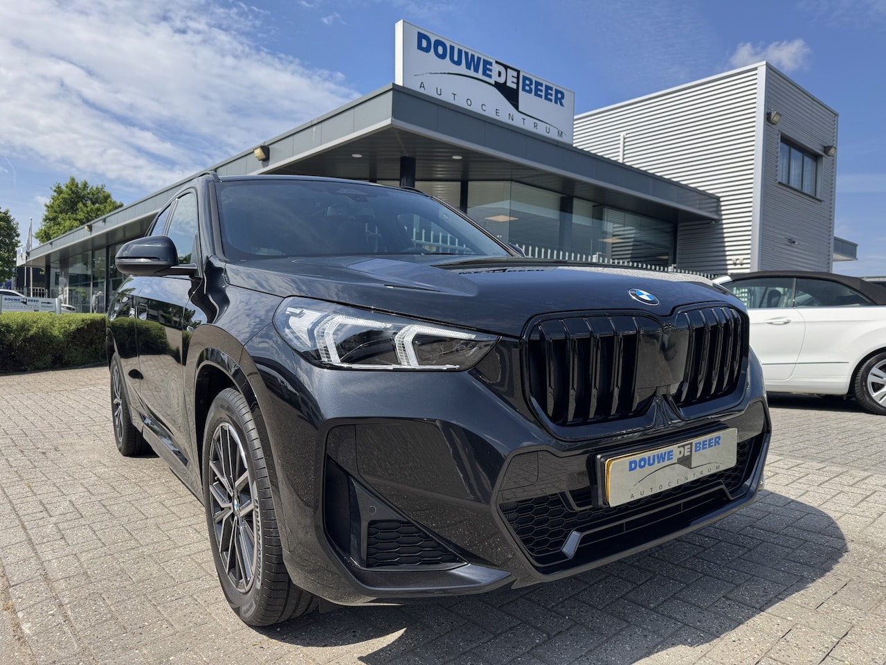 BMW X1 - sDrive18i M sport Premium Panodak | Trekhaak | HiFi geluidinst | Travel pack - AutoWereld.nl