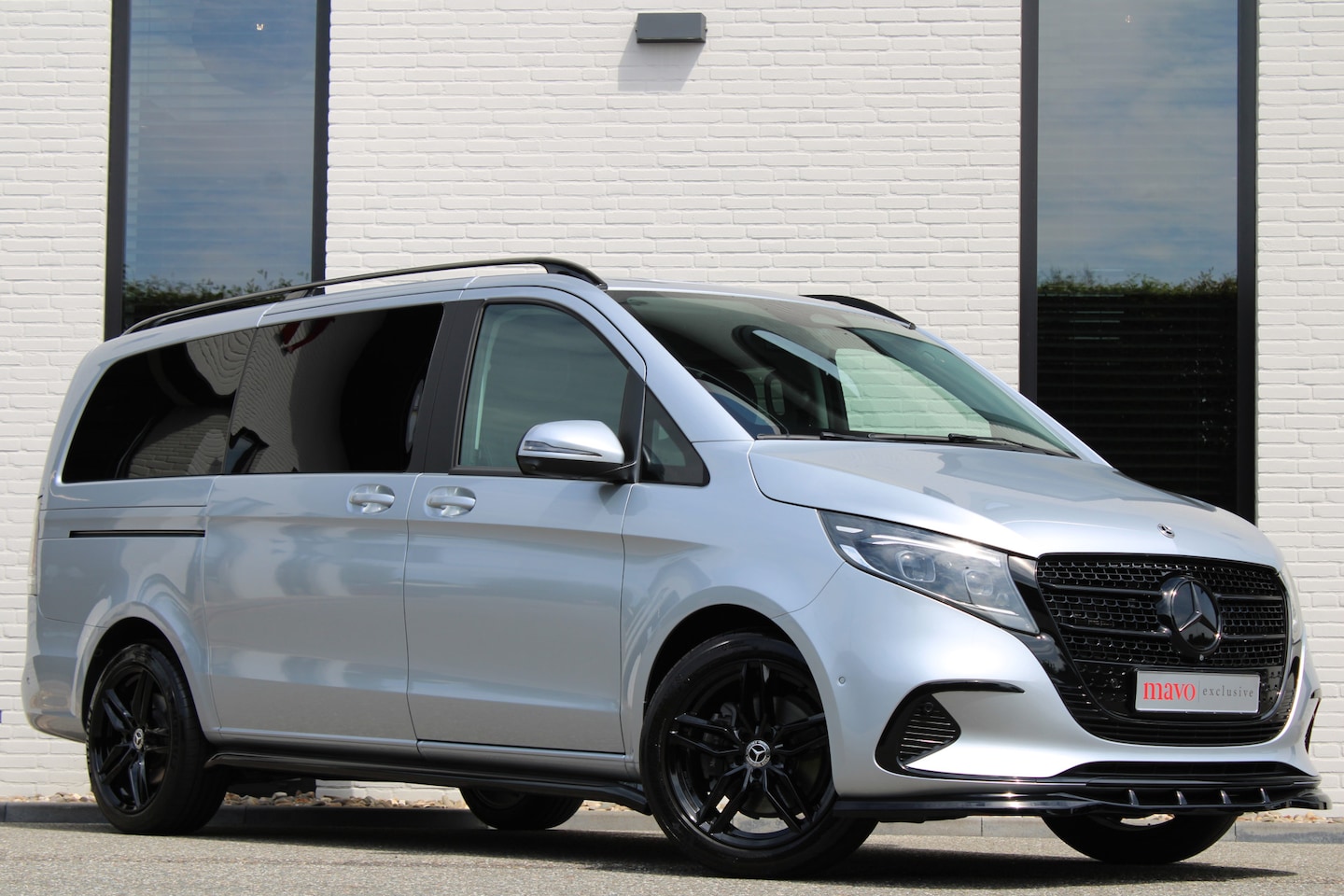 Mercedes-Benz V-klasse - 250d / Lang / DC / 4-matic / Leer / 2x Schuifdeur / 360 Camera / NIEUWSTAAT - AutoWereld.nl