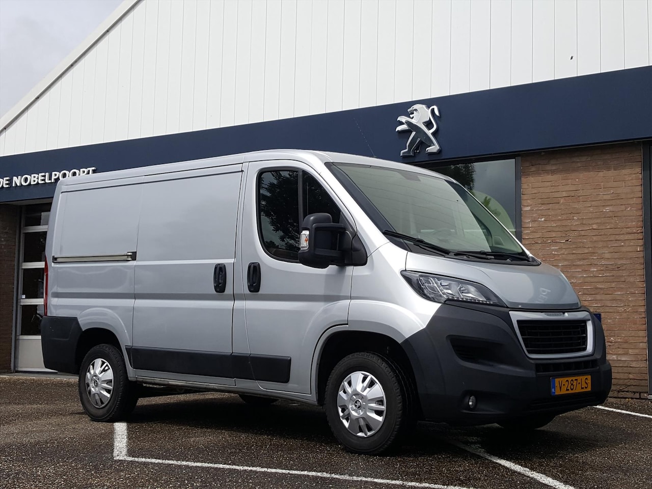 Peugeot Boxer - GB 330 L1H1 BlueHDi 130PK Premium Pack Navigatie | AIRCO | Cruise control | Achteruitrijca - AutoWereld.nl