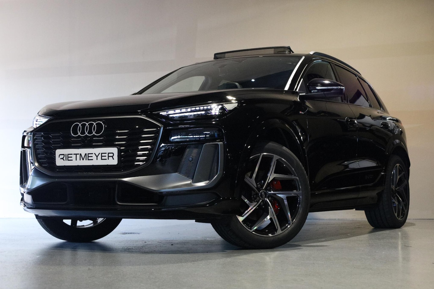 Audi Q6 e-tron - S edition performance 100 kWh |Panorama dak |Trekhaak |360° |Memory seats |Sfeer verlichti - AutoWereld.nl