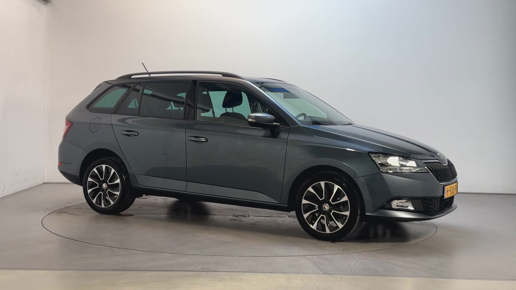 Skoda Fabia Combi - 1.0 TSI Business Edition Navigatie Trekhaak DAB+ App-Connect Parkeersensoren - AutoWereld.nl