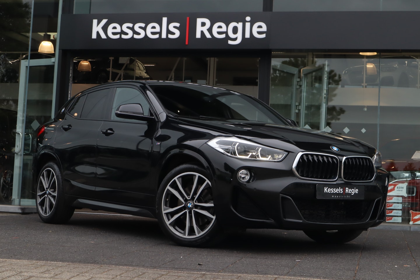 BMW X2 - sDrive20i M-sport | M-seats | HuD | 19” | Camera | CarPlay | - AutoWereld.nl