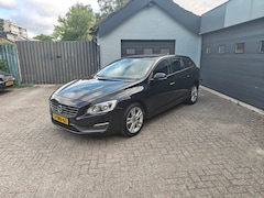 Volvo V60 - 1.6 T4 Kinetic, Cruise control, Navi, Parkeersensoren, Climate control, Trekhaak