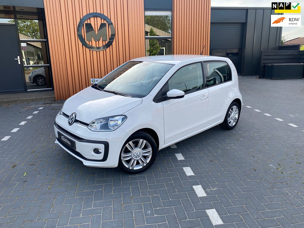 Volkswagen Up! - 1.0 BMT high up! Cruise/PDC/Airco - AutoWereld.nl