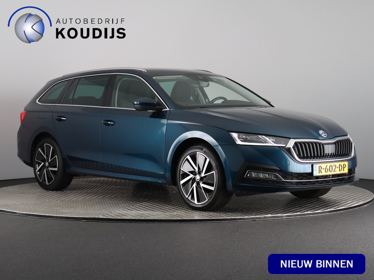 Skoda Octavia Combi - 1.5 TSI First Edition 1.5 TSI First Edition (Trekhaak / Elek. achterklep / Camera / ACC / Carplay) - AutoWereld.nl