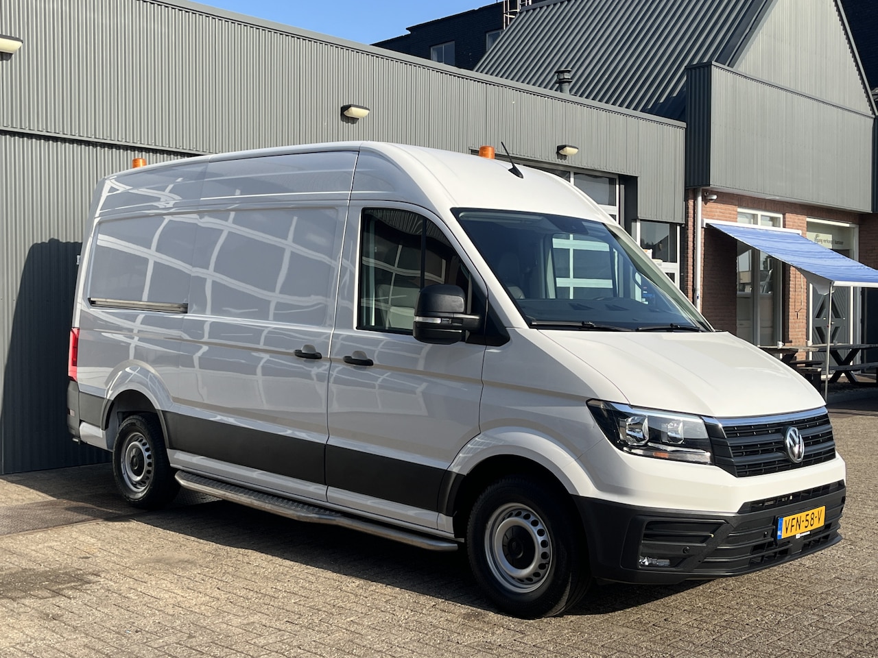 Volkswagen Crafter - 35 2.0 TDI L3H3/L2H2 Trekhaak 3500kg trekgewicht Airco Cruise controle Kastinrichting Omvo - AutoWereld.nl