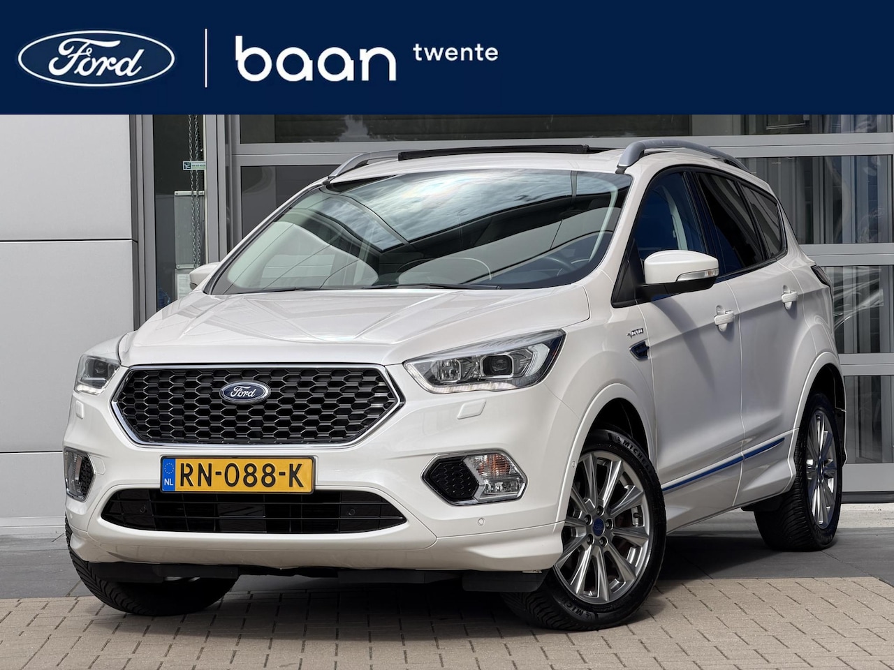 Ford Kuga - 1.5 EcoBoost Vignale Pano dak | White Platinum | Trekhaak | Stoelverw. | Camera | SONY | 2 - AutoWereld.nl