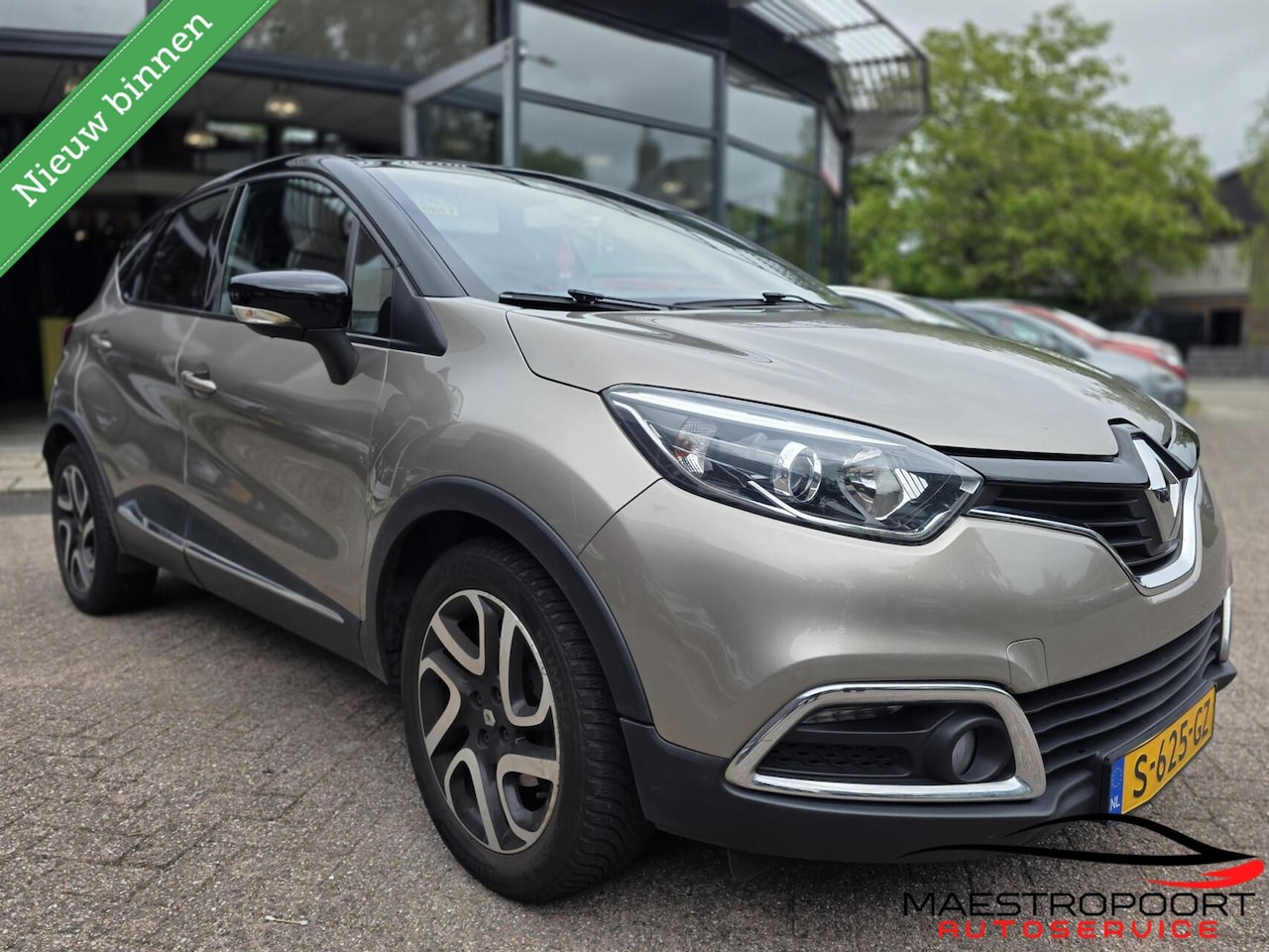 Renault Captur - 1.2 TCe Helly Hansen 1.2 TCe Helly Hansen - AutoWereld.nl