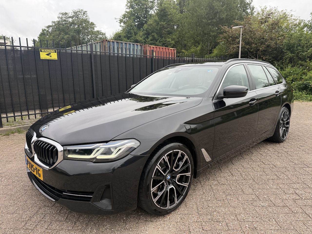 BMW 5-serie Touring - 530d xDrive Business Edition Plus Carplay/Camera - AutoWereld.nl