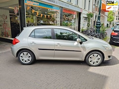 Toyota Auris - 1.4-16V Sol