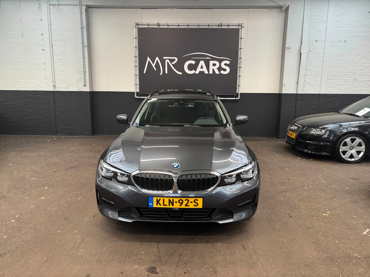 BMW 3-serie Touring - 330e pano/adaptive - AutoWereld.nl