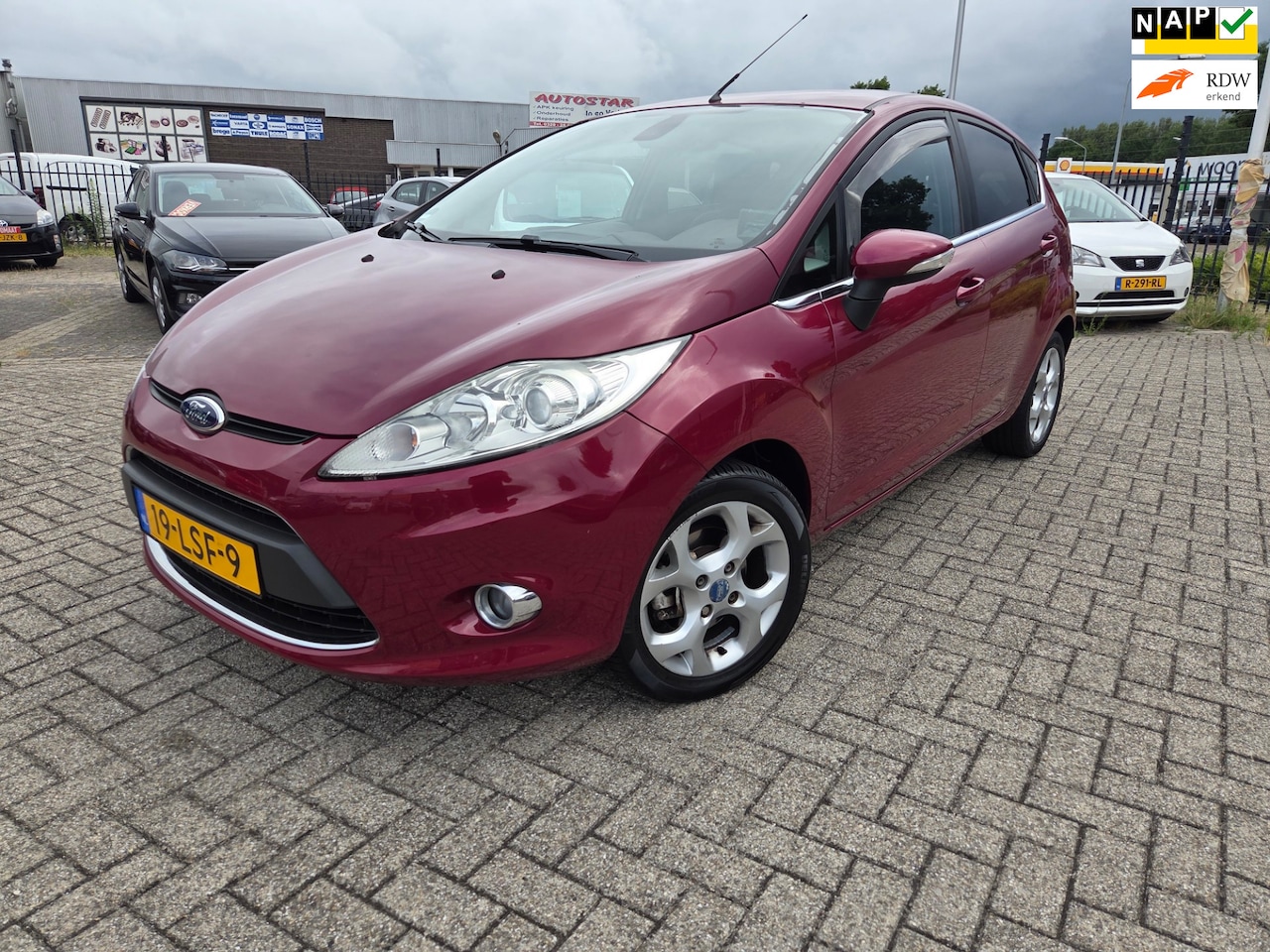 Ford Fiesta - 1.4 Titanium/AUTOMAAT - AutoWereld.nl