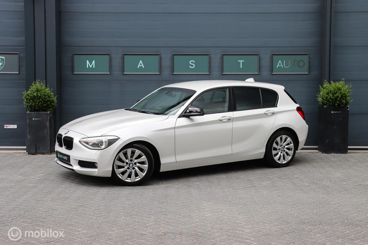 BMW 1-serie - 118i Sport Line|AUT|LEDER|BI-XENON|CRUISE|Sportstoelen - AutoWereld.nl