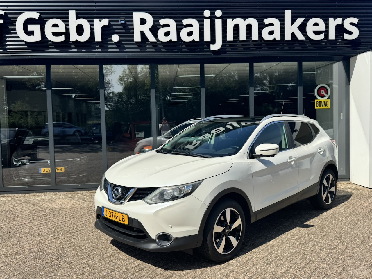 Nissan Qashqai - 1.2 N-Connecta*Panoramadak*Navi*EXPORTPRIJS* - AutoWereld.nl