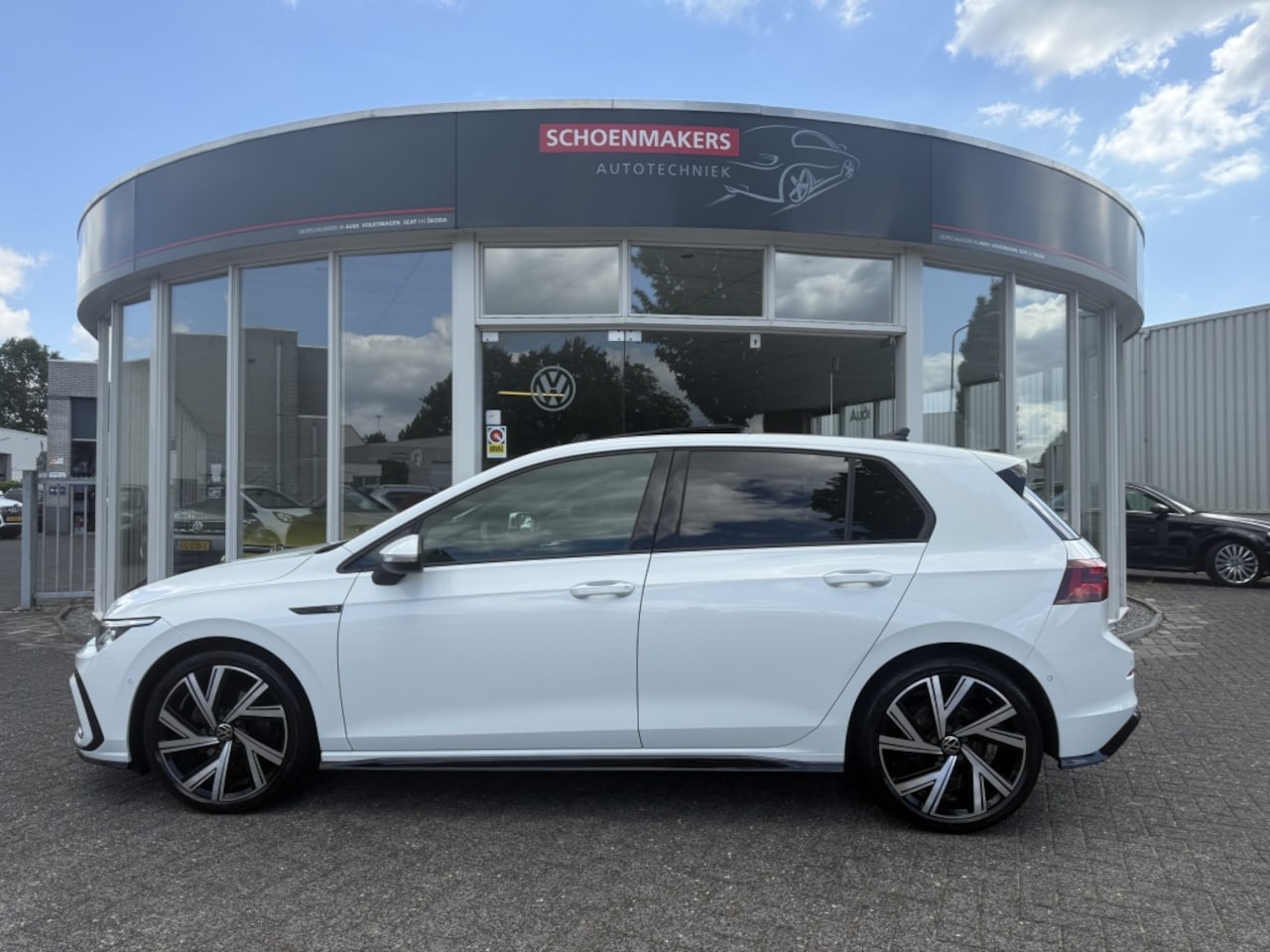 Volkswagen Golf - 8 1.5 eTSI R-Line Bns - AutoWereld.nl
