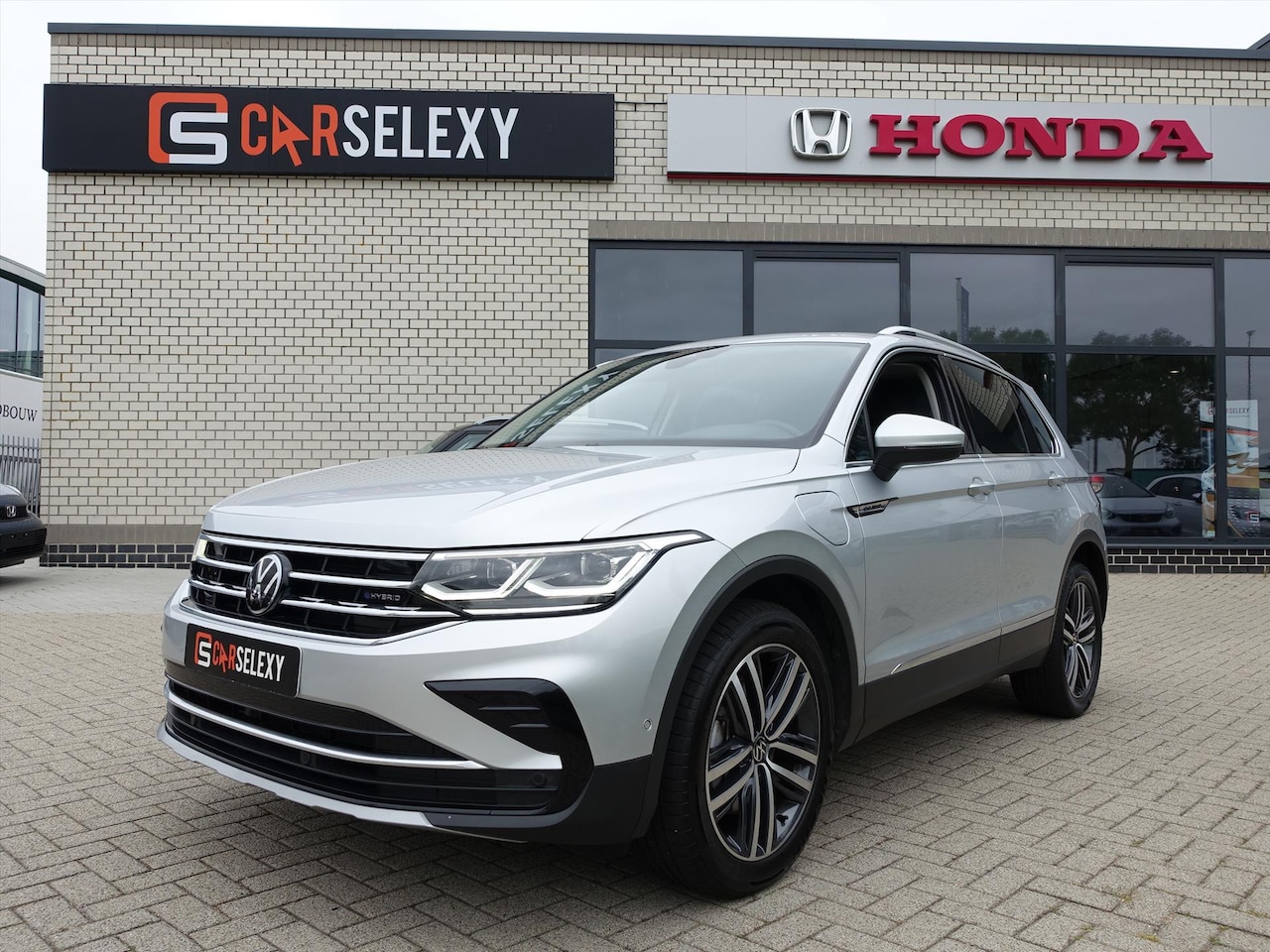 Volkswagen Tiguan - 1.4 TSI eHybrid 245pk DSG R-Line Business+ - AutoWereld.nl