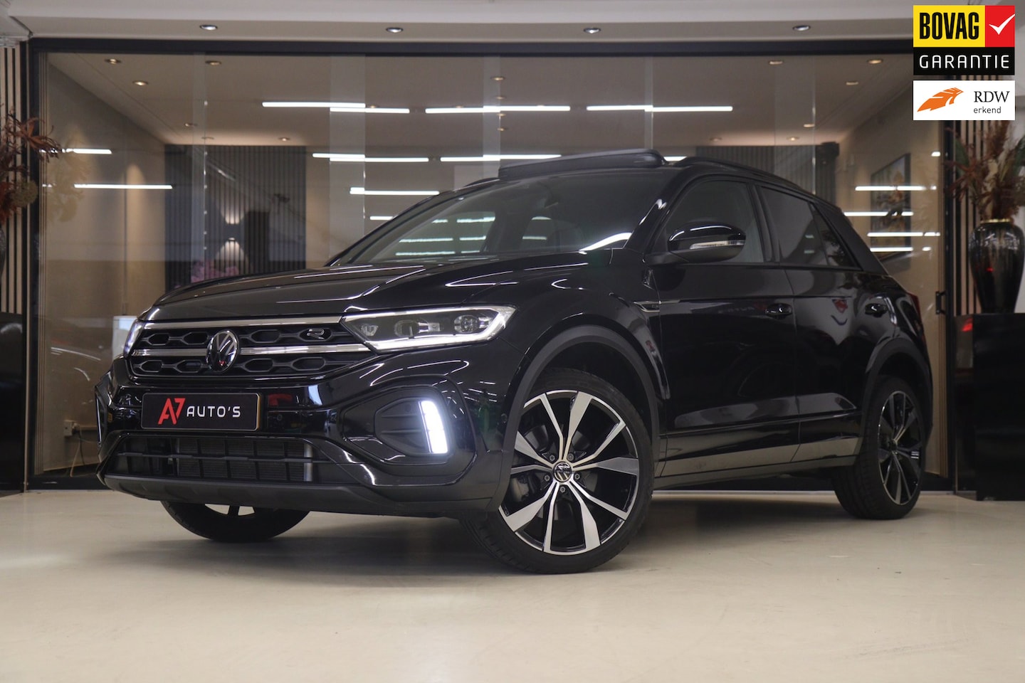 Volkswagen T-Roc - 1.5 TSI R-Line 3X R-LINE/PANO/IQ/CARPLAY/CAM/KEYLES/VOL - AutoWereld.nl