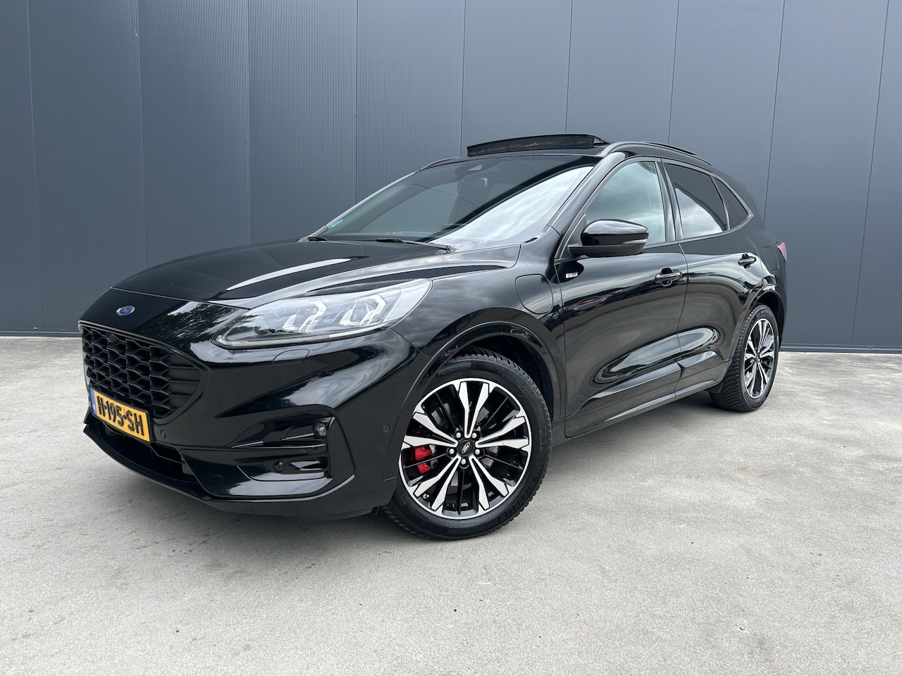 Ford Kuga - 2.5 PHEV ST-Line X 1e EIGENAAR PANO DAK BANG & OLUFSEN ADAPT CRUISE TREKHAAK NAVI ECC - AutoWereld.nl