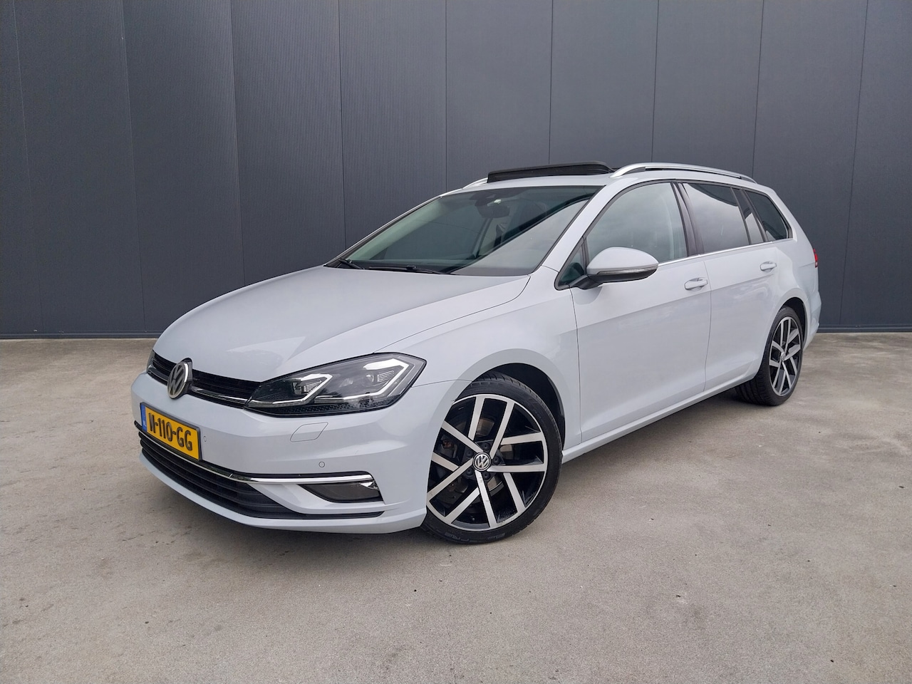Volkswagen Golf Variant - 1.4 TSI AUTOMAAT Highline PANO DAK VIRTUAL COCKPIT ADAPT CRUISE CAMERA MASSAGE STOEL LED N - AutoWereld.nl