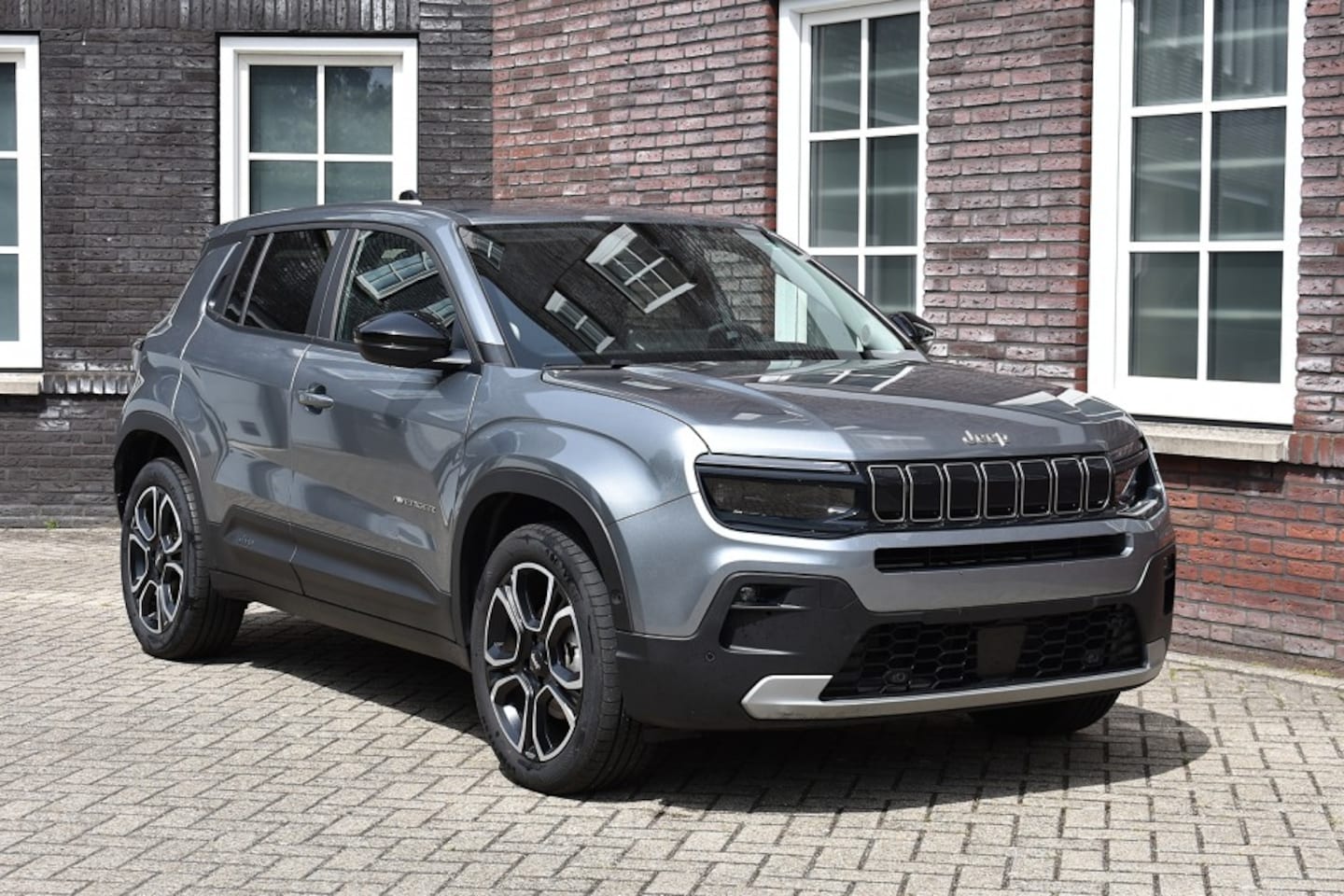 Jeep Avenger - Summit 156pk Electric Wij zijn op afspraak geopend! Graag bellen voor uw komst. - AutoWereld.nl