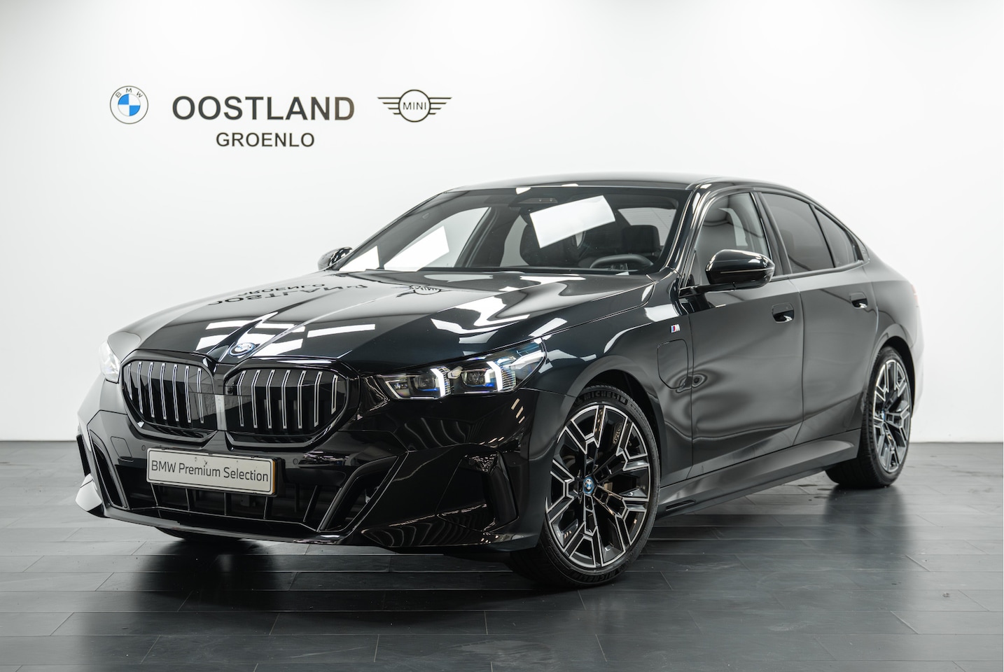 BMW 5-serie - 530e M Sport Automaat / Panoramadak / Driving Assistant Professional / Keyless Entry /  Ad - AutoWereld.nl