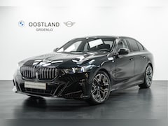 BMW 5-serie - 530e M Sport Automaat / Panoramadak / Driving Assistant Professional / Keyless Entry / Ada