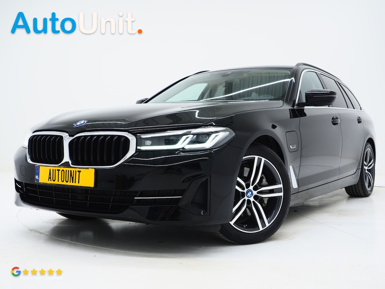 BMW 5-serie Touring - 530e | Leder | Trekhaak | Keyless | Camera | Sfeerlicht | Dodehoek | Cruise | Carplay - AutoWereld.nl