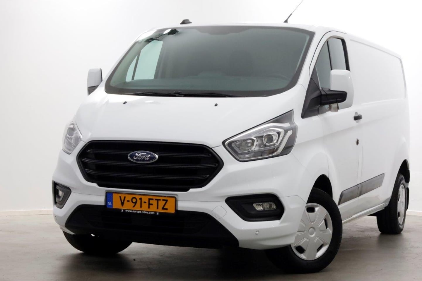 Ford Transit Custom - 2.0 TDCI 130pk L2H1 Trend Camera/Carplay 06-2022 - AutoWereld.nl