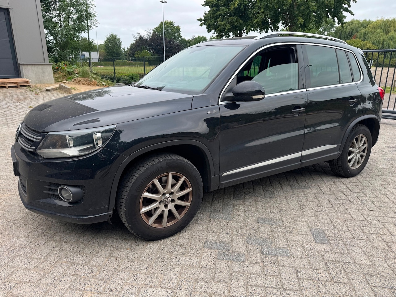 Volkswagen Tiguan - 1.4 TSI R-Line Edition Navi Clima StoelV Trekhaak - AutoWereld.nl