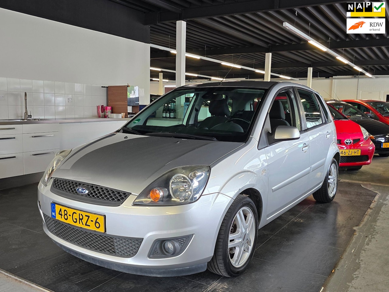 Ford Fiesta - 1.3-8V Futura XL/AIRCO/N.A.P/CARPLAY/5-DEURS/ - AutoWereld.nl