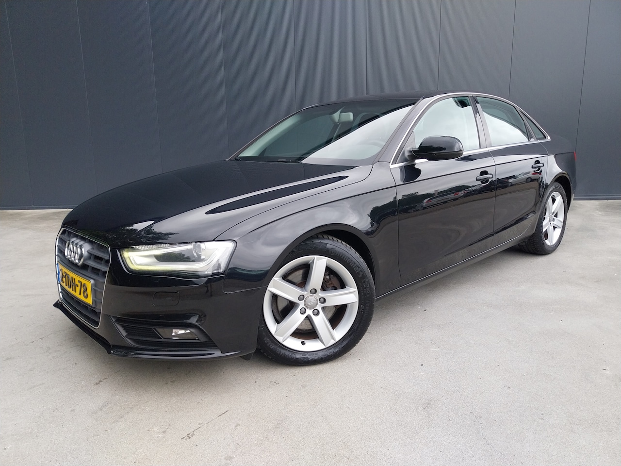 Audi A4 Limousine - 1.8 TFSIe 170 PK Edition XENON LED NAVI CRUISE ECC TREKHAAK - AutoWereld.nl
