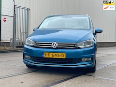 Volkswagen Touran - 1.6 TDI SCR Highline 7pers. Leer/Acc/Navi/Pdc