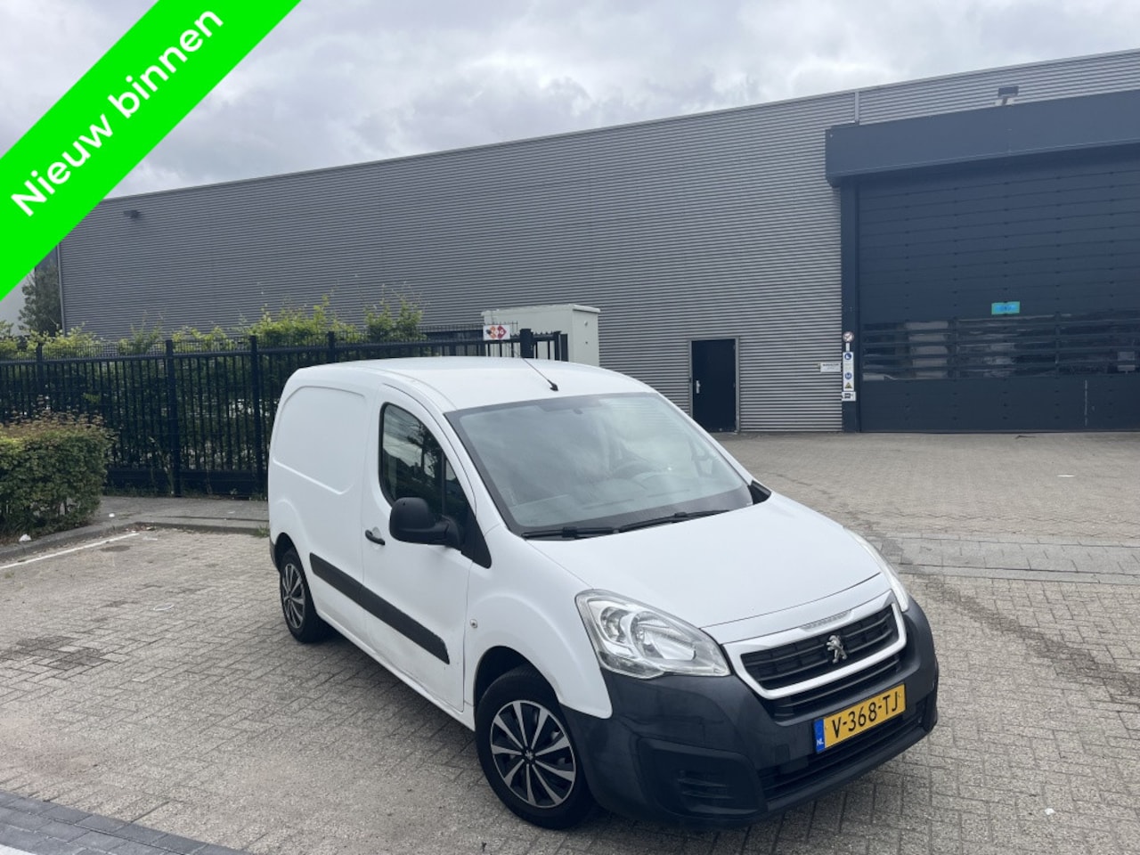 Peugeot Partner - 1.6 Hdi Clima Lage km Nap Facelift 2018 - AutoWereld.nl