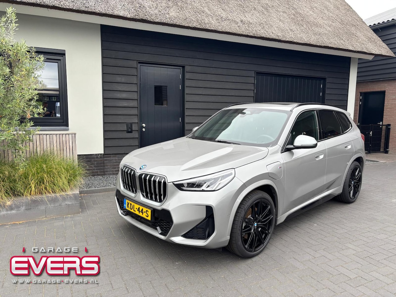 BMW X1 - xDrive30e M-Sport | Pano dak | Elektr. Trekhaak | 20'' zwarte velgen - AutoWereld.nl
