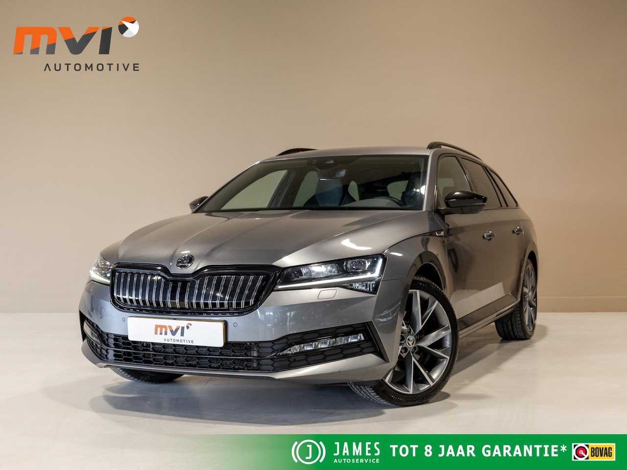 Skoda Superb Combi - 1.4 TSI iV Sportline Business / 218pk / Trekhaak / Stoel en stuur verwarming / - AutoWereld.nl