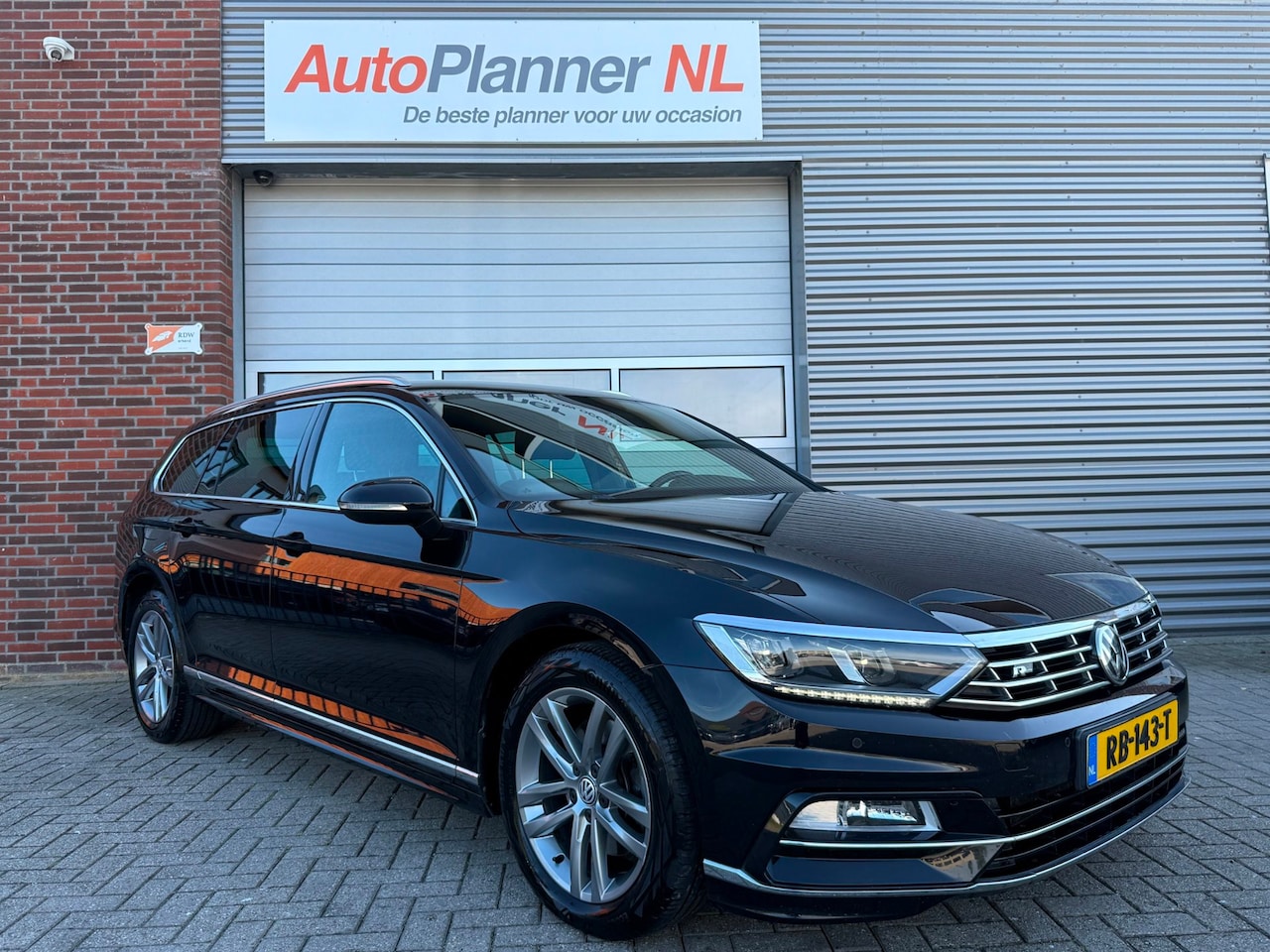 Volkswagen Passat Variant - 1.6 TDI Highline Business R! Navi! Virtual! - AutoWereld.nl