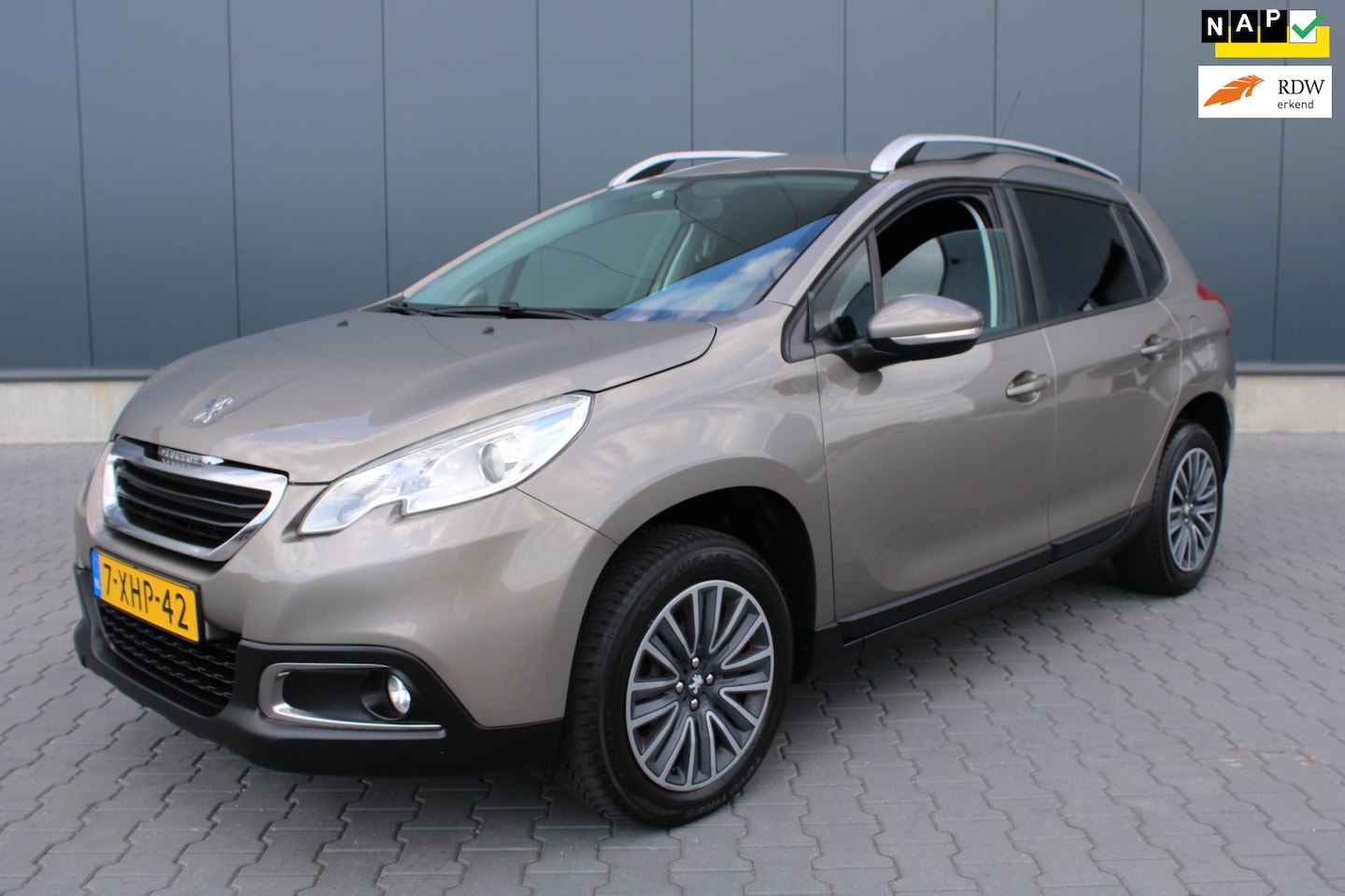 Peugeot 2008 - 1.2 PureTech TREKHAAK CRUISE CONTROLE AIRCO - AutoWereld.nl