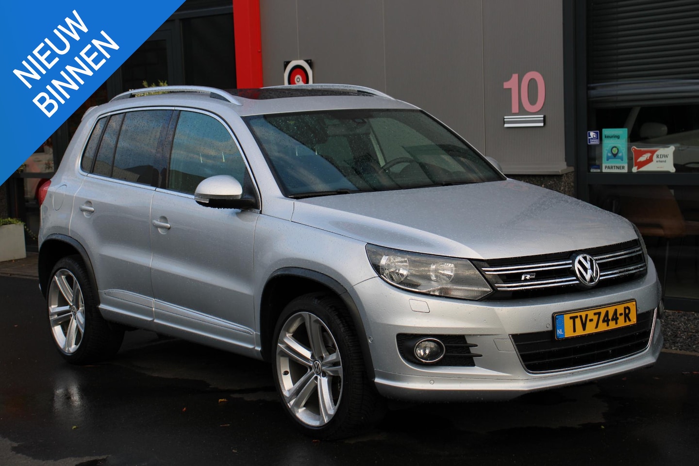 Volkswagen Tiguan - 1.4 TSI R-Line Edition 77DKM, PANO, TREKHAAK - AutoWereld.nl