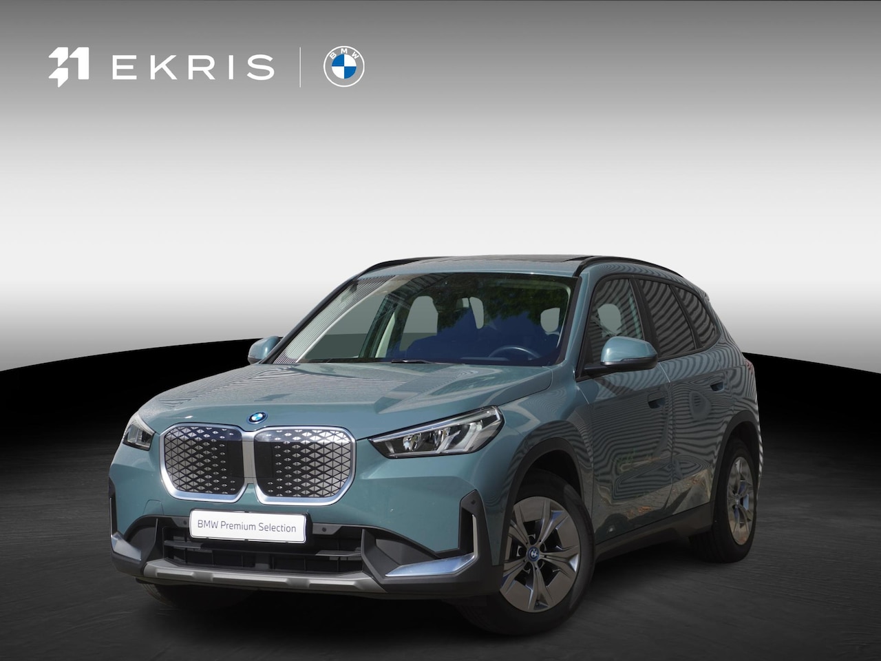 BMW iX1 - xDrive30 | Trekhaak met elektrisch wegklapbare kogel | Glazen panoramadak | Driving Assist - AutoWereld.nl
